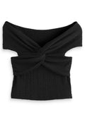 Schwarzes Off-Shoulder-Oberteil mit einem geknoteten Design vorne, strukturiertem Stoff und weiten Ärmeln, in cropped Länge und ohne sichtbare Verschlüsse.