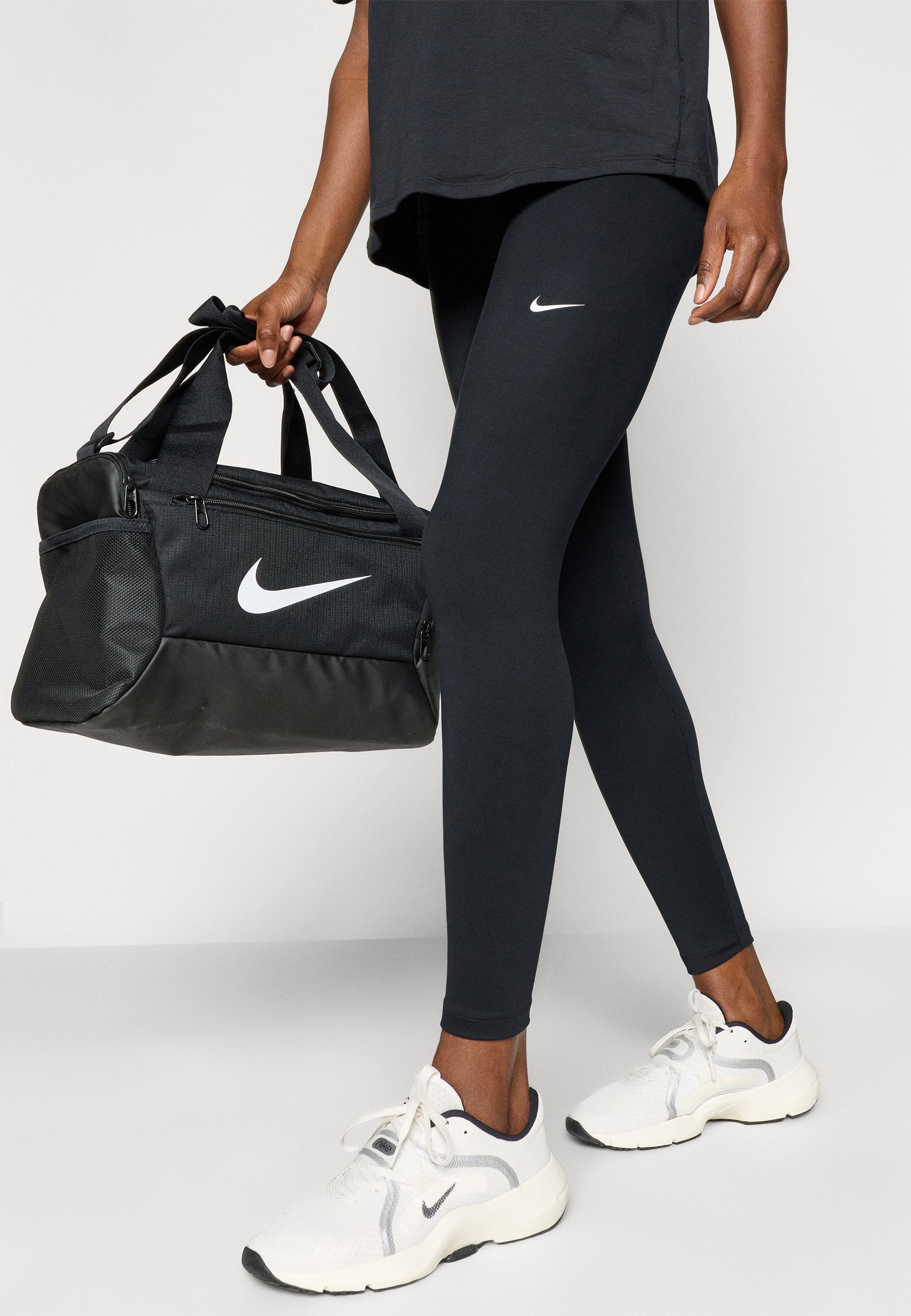 Nike Performance ONE