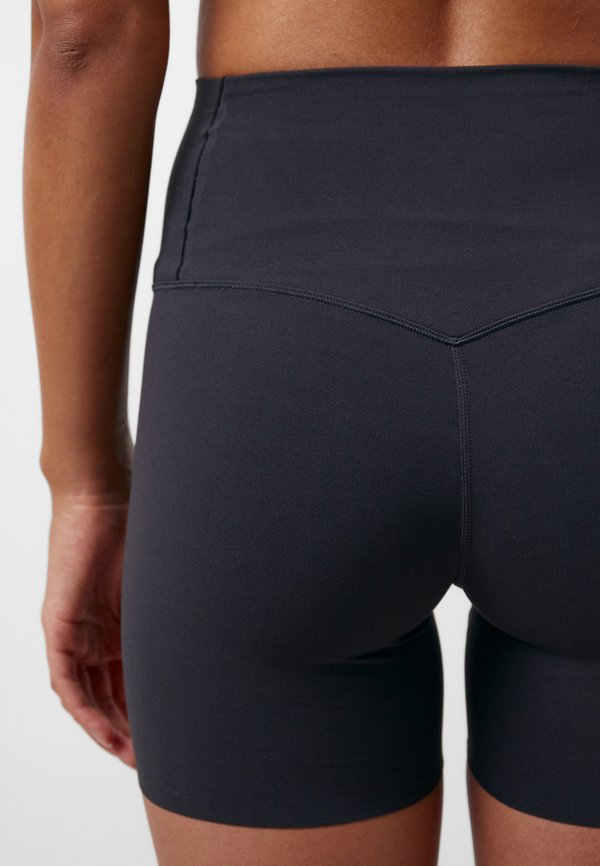 Nike Performance ZENVY