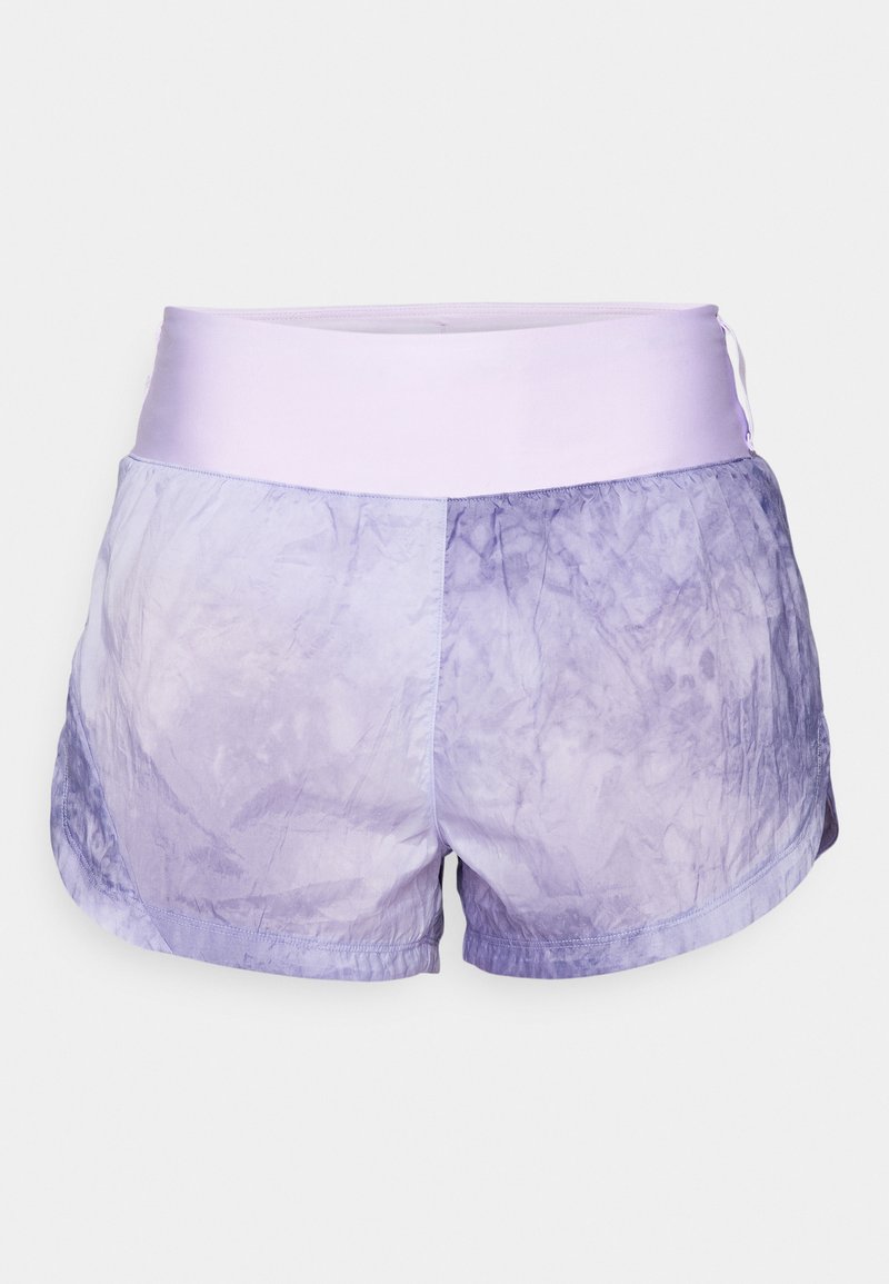 Lila Sportshorts mit einem glatten elastischen Bund, leichtem Stoff und einem Batikmuster. Verfügt über Seitenschlitze für mehr Flexibilität.