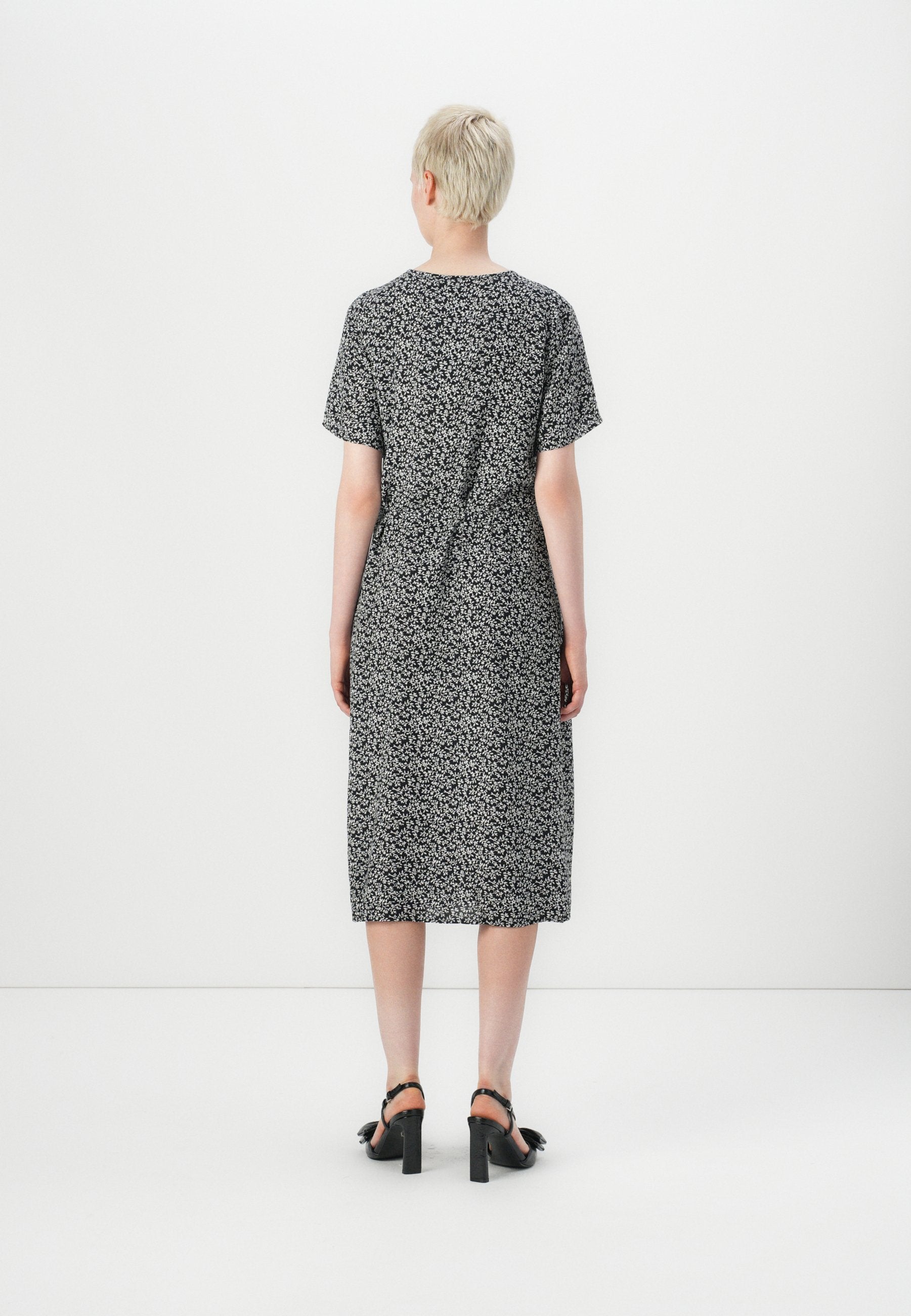 Pieces PCNYA V NECK MIDI DRESS