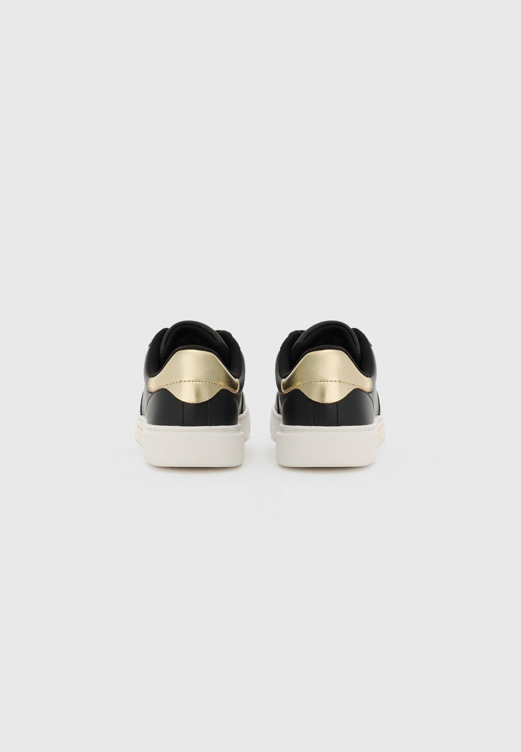 ESSENTIAL CHIC COURT Media 3