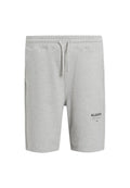 Graue Baumwollshorts mit elastischem Bund und Kordelzug. Mit Seitentaschen und einem schwarzen bedruckten Logo auf der Vorderseite.