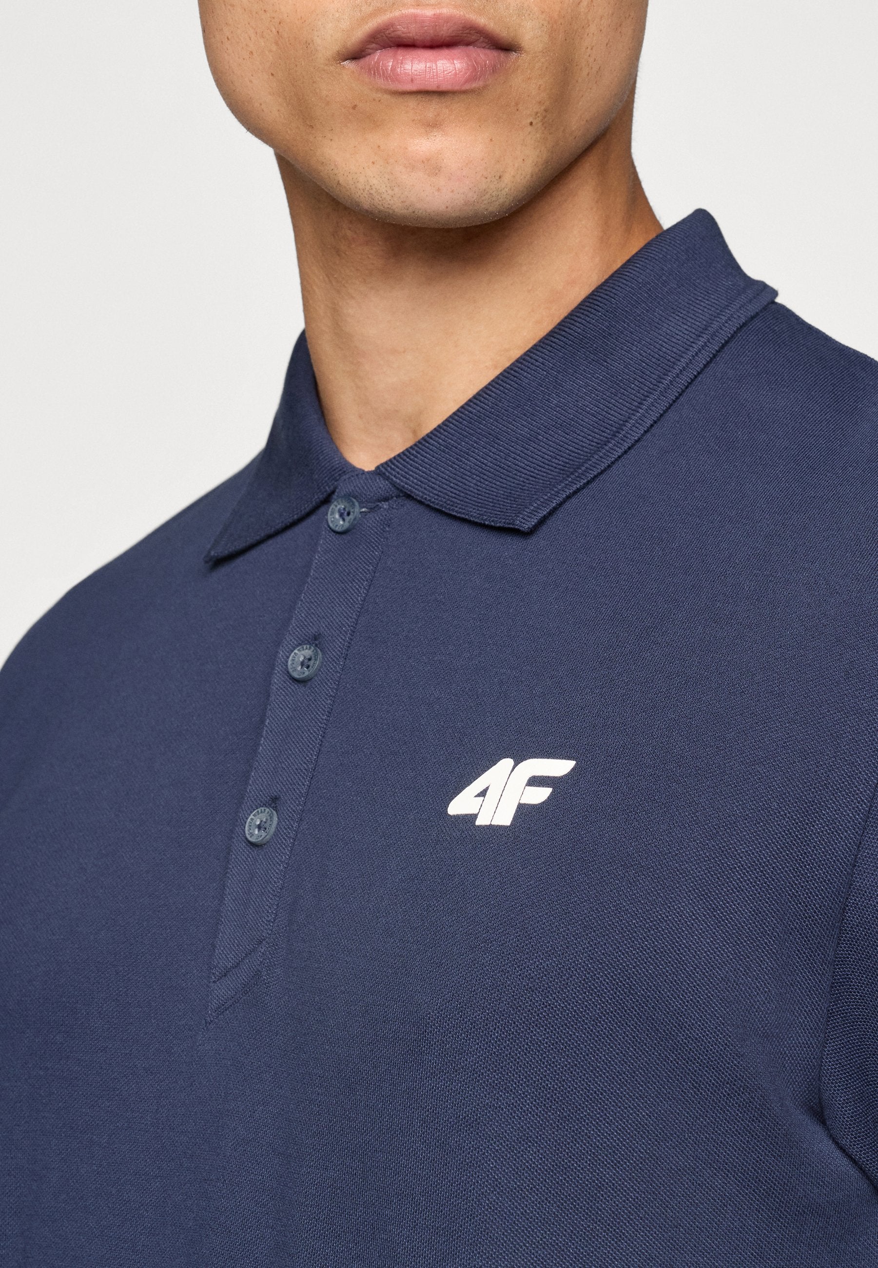 4F