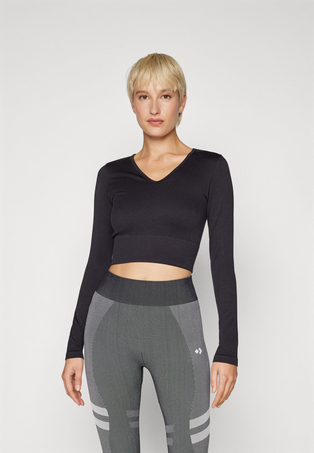 ONLY Play ONPFREE SHORT SEAM TOP