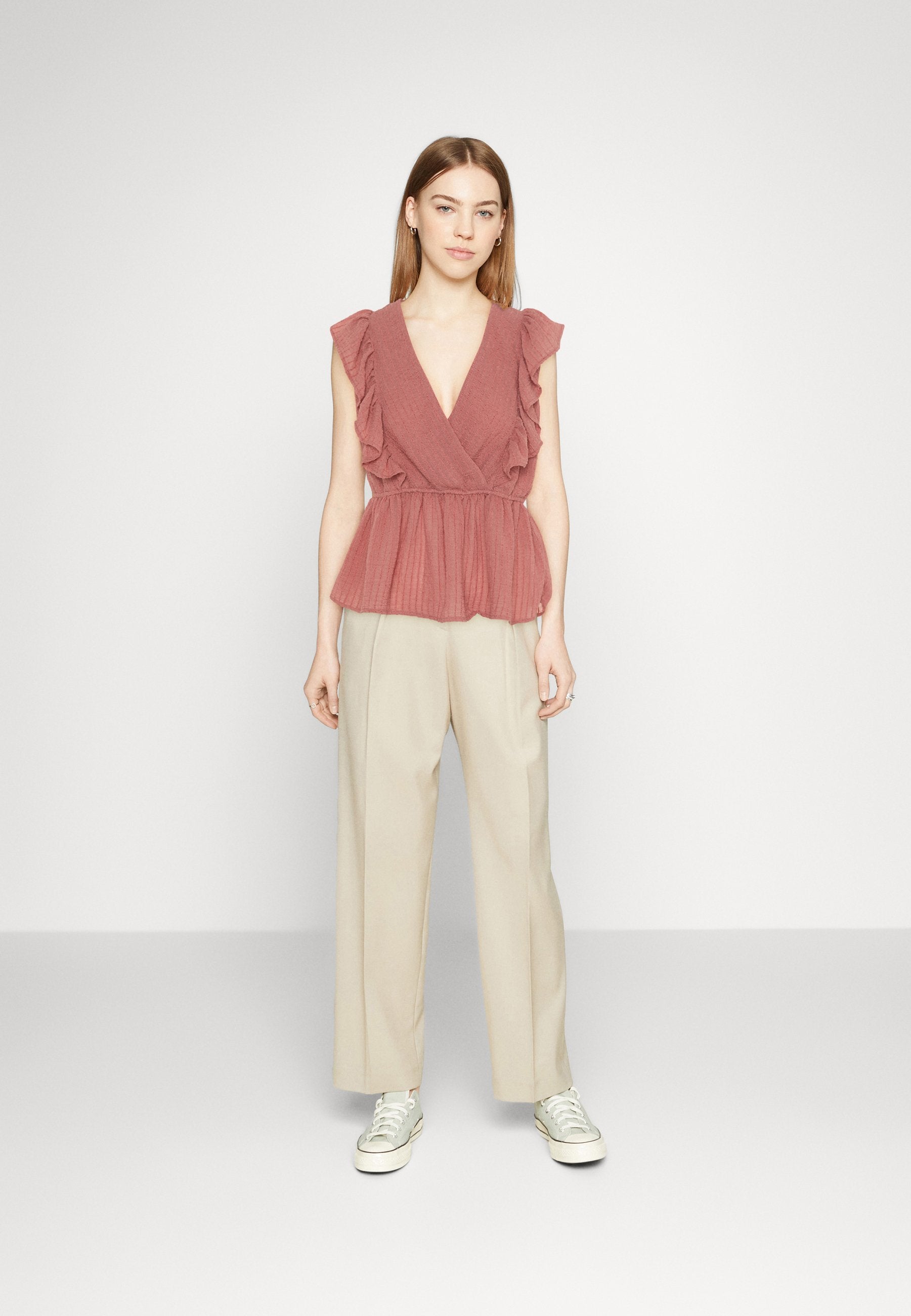 ONLY ONLLONDON RUFFLE