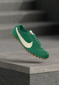 Nike Sportswear MOON SHOE OG - Trainers - malachite/soft pearl/light brown