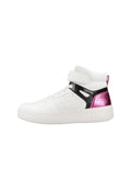 High-Top-Sneaker aus weißen synthetischen Materialien mit schwarzen und pinken Metallic-Akzenten, ausgestattet mit Perforationen, Schnürsenkeln und einem Klettverschluss.