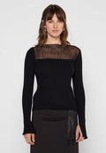 Schwarzer gerippter Strickpullover mit durchsichtiger Oberseite, langen Ärmeln und ausgestellten Manschetten. Hat ein figurbetontes Design und ein Satinbanddetail in der Taille.