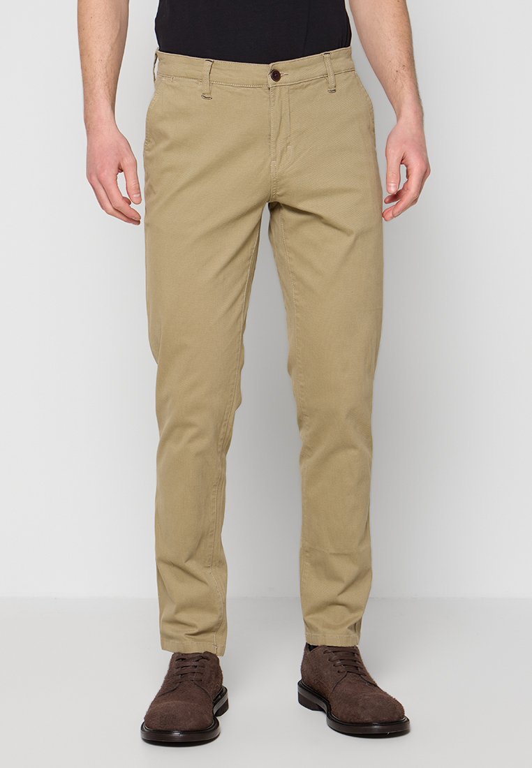 REGULAR FIT Media 1