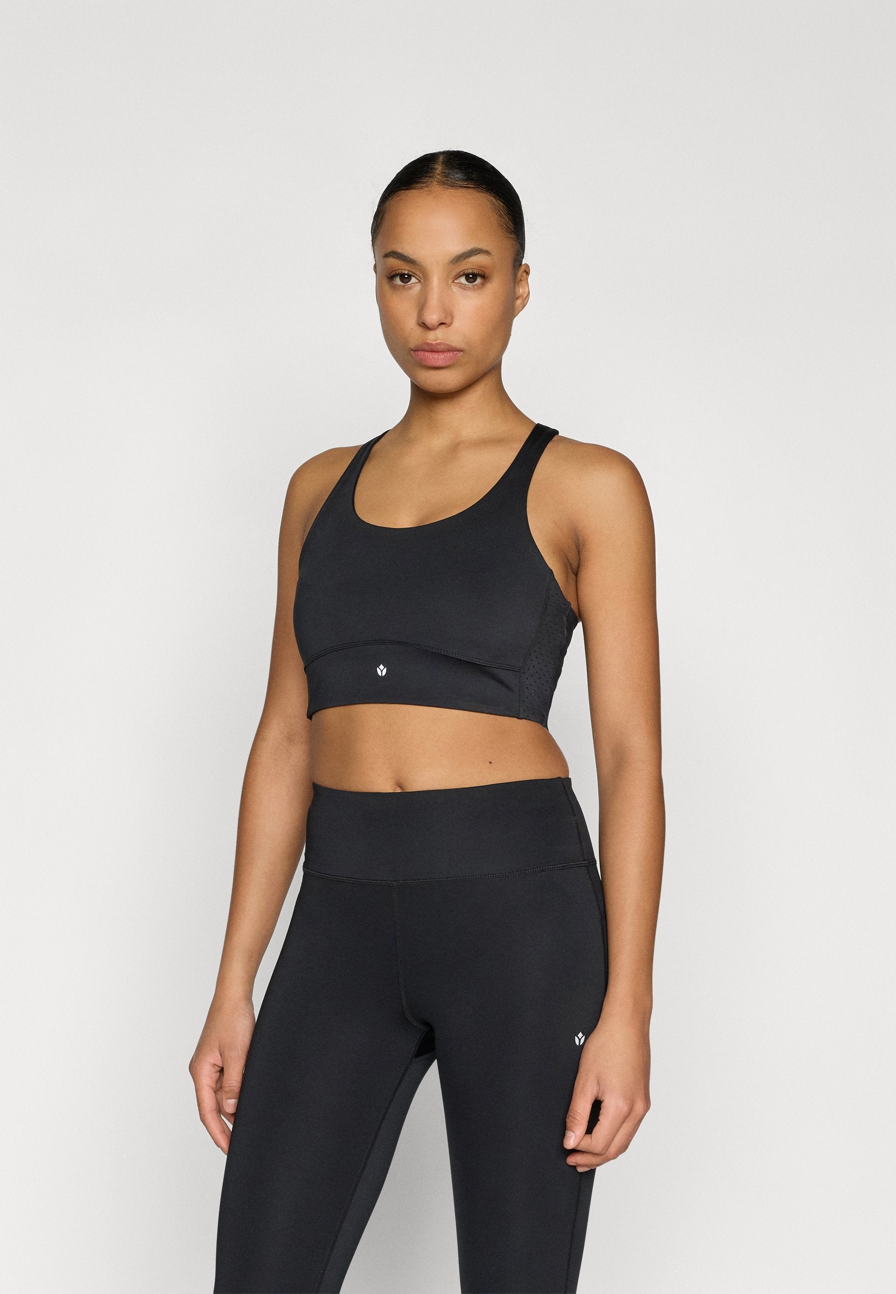 Even&Odd active MEDIUM SUPPORT SPORTS BRA WITH CUT OUT RACERBACK