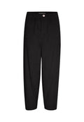 Schwarze Hose mit elastischem Bund und einem einzelnen Knopfverschluss. Hergestellt aus einem leichten Stoff, mit geradem Beinschnitt und minimalistischem Design.