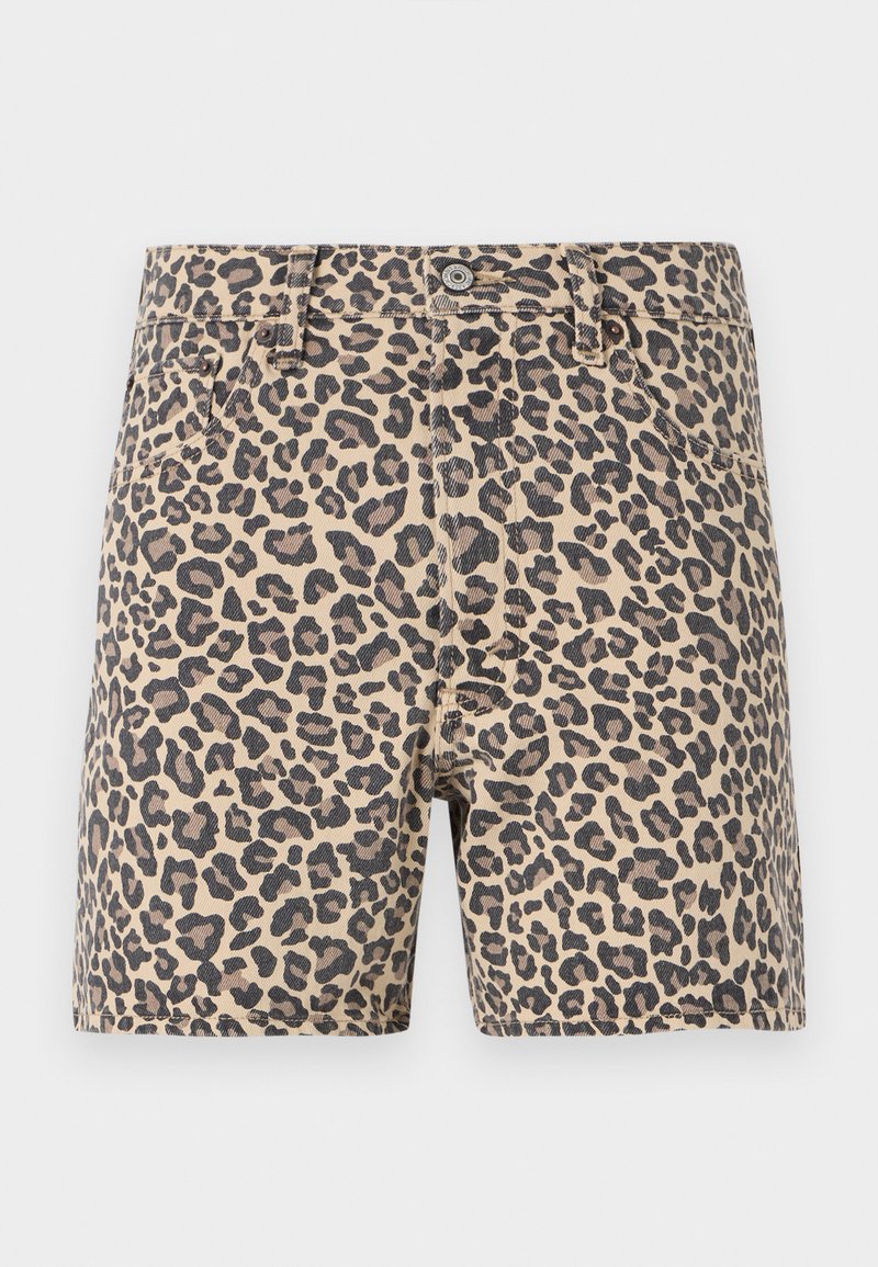 Leopardenmuster-Jeansshorts in Beige und Schwarz. Klassisches Fünf-Taschen-Design mit Knopfverschluss und Gürtelschlaufen. Glatte Textur.