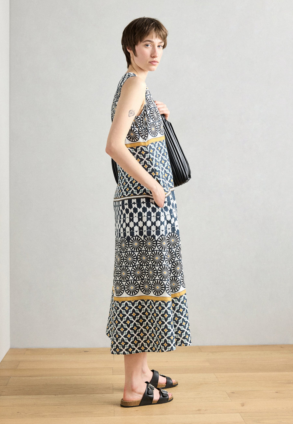 Marc O'Polo DRESS SLEEVELESS V NECK FIT AND FLARE SHAPE CUTLINES PRINTED