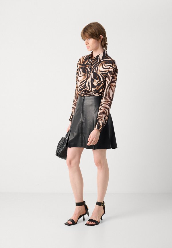 DKNY PRINTED FRONT SHIRT