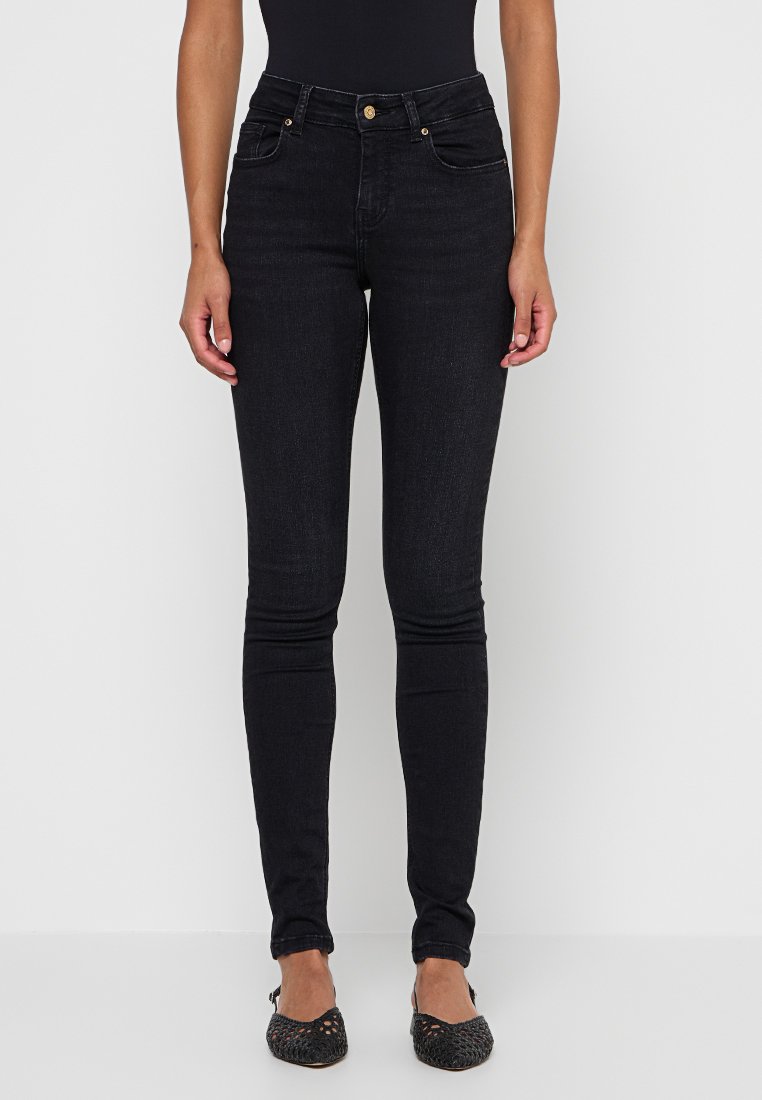 ONLAYA  Media 1
