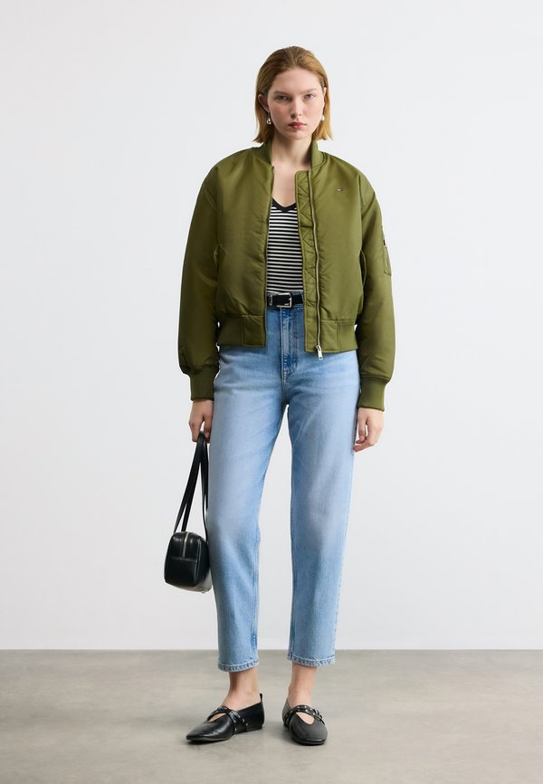 Tommy Jeans ULTRA HIGH RISE TAPERED LEG MOM JEANS