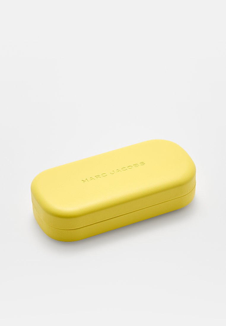 MARC JACOBS