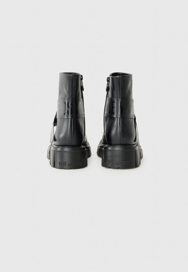 Love Moschino