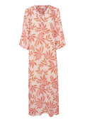 Blumen Kleid aus leichtem Stoff; hat einen rosa Hintergrund mit roten und orangefarbenen Blättern und dreiviertel Ärmeln.