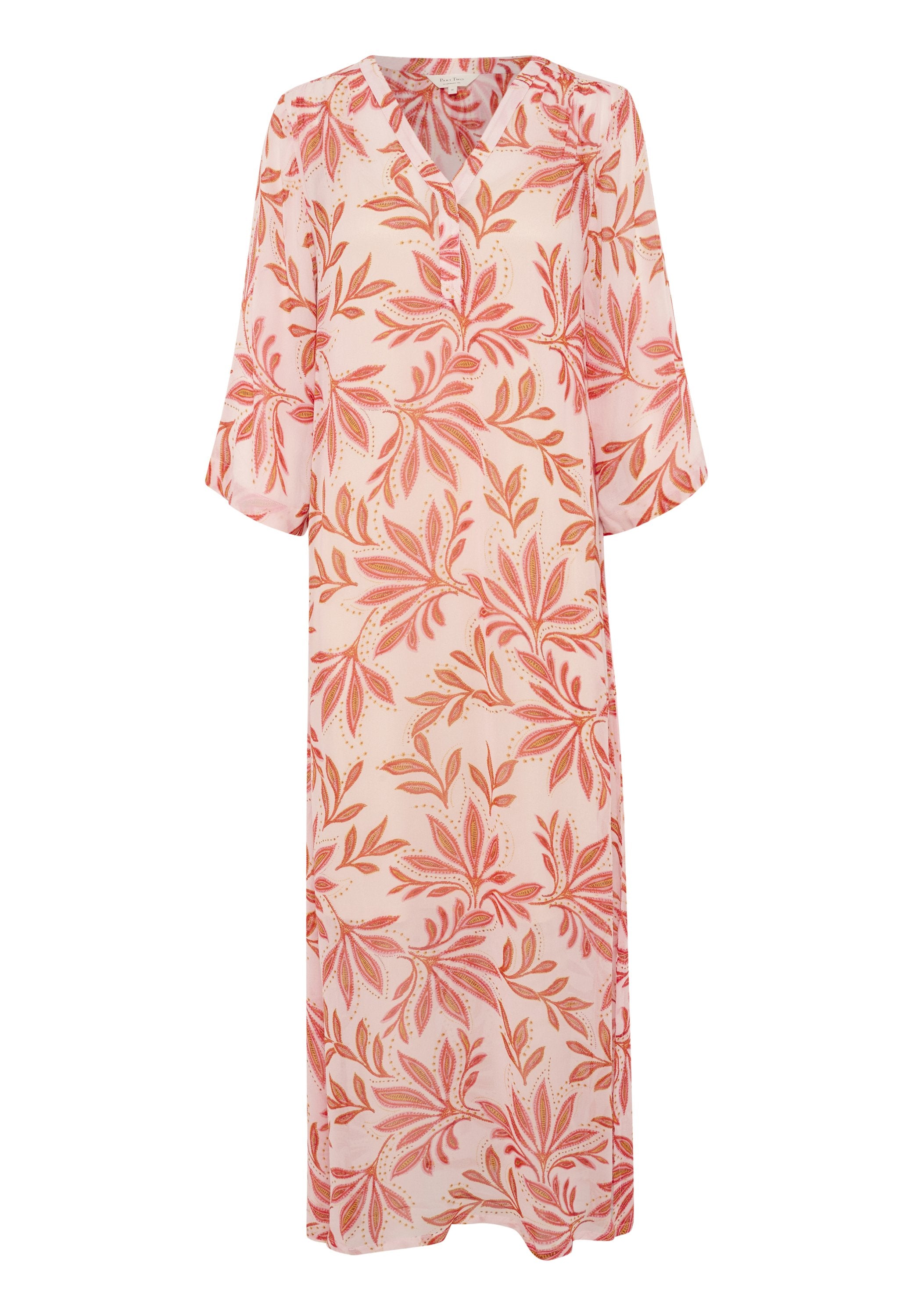 Blumen Kleid aus leichtem Stoff; hat einen rosa Hintergrund mit roten und orangefarbenen Blättern und dreiviertel Ärmeln.