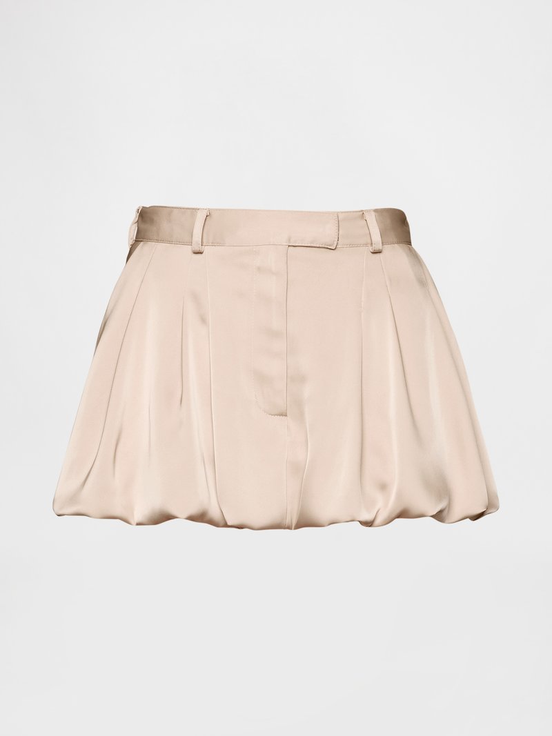Beige, plissierter Rock aus Satin mit glatter Textur und einem Taillengürtel. Hat eine lockere, ballonförmige Silhouette.