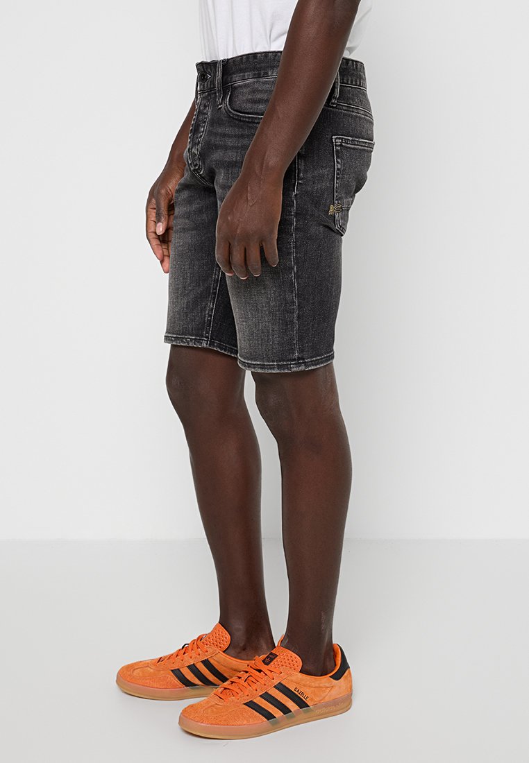 Denham RAZOR