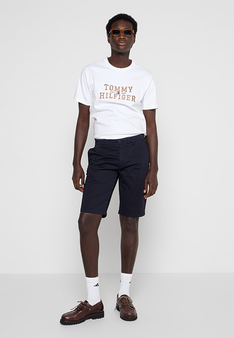 REGULAR FIT Media 2