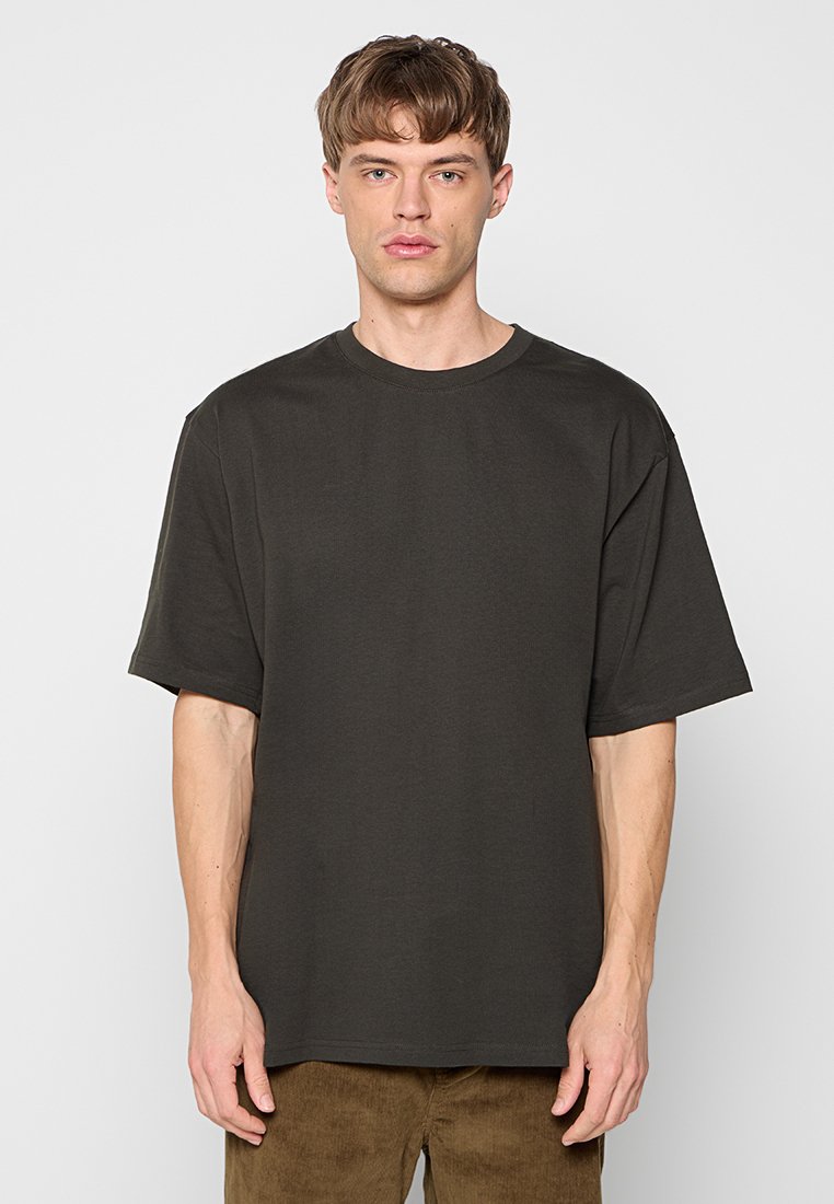 OVERSIZED Media 1