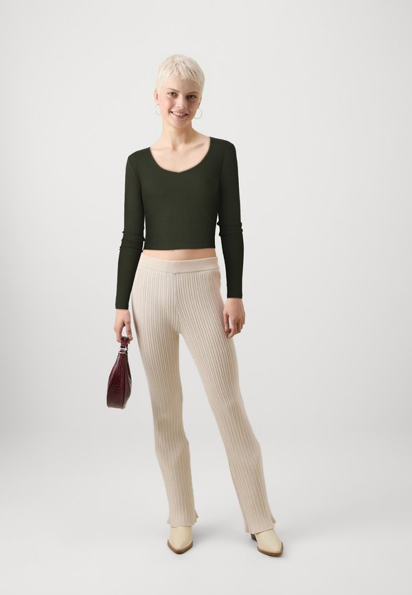 ONLY Petite ONLKAYA VNECK