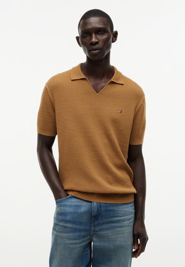 Tommy Hilfiger SEASONAL STRUCTURE JONNY ELEVATED ESSENTIALS - Polo shirt - sahara