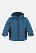 Blau gepolsterte Winterjacke mit schwarzen Seitenteilen, langen Ärmeln mit Klettmanschetten, einer Kapuze und Frontreißverschluss.