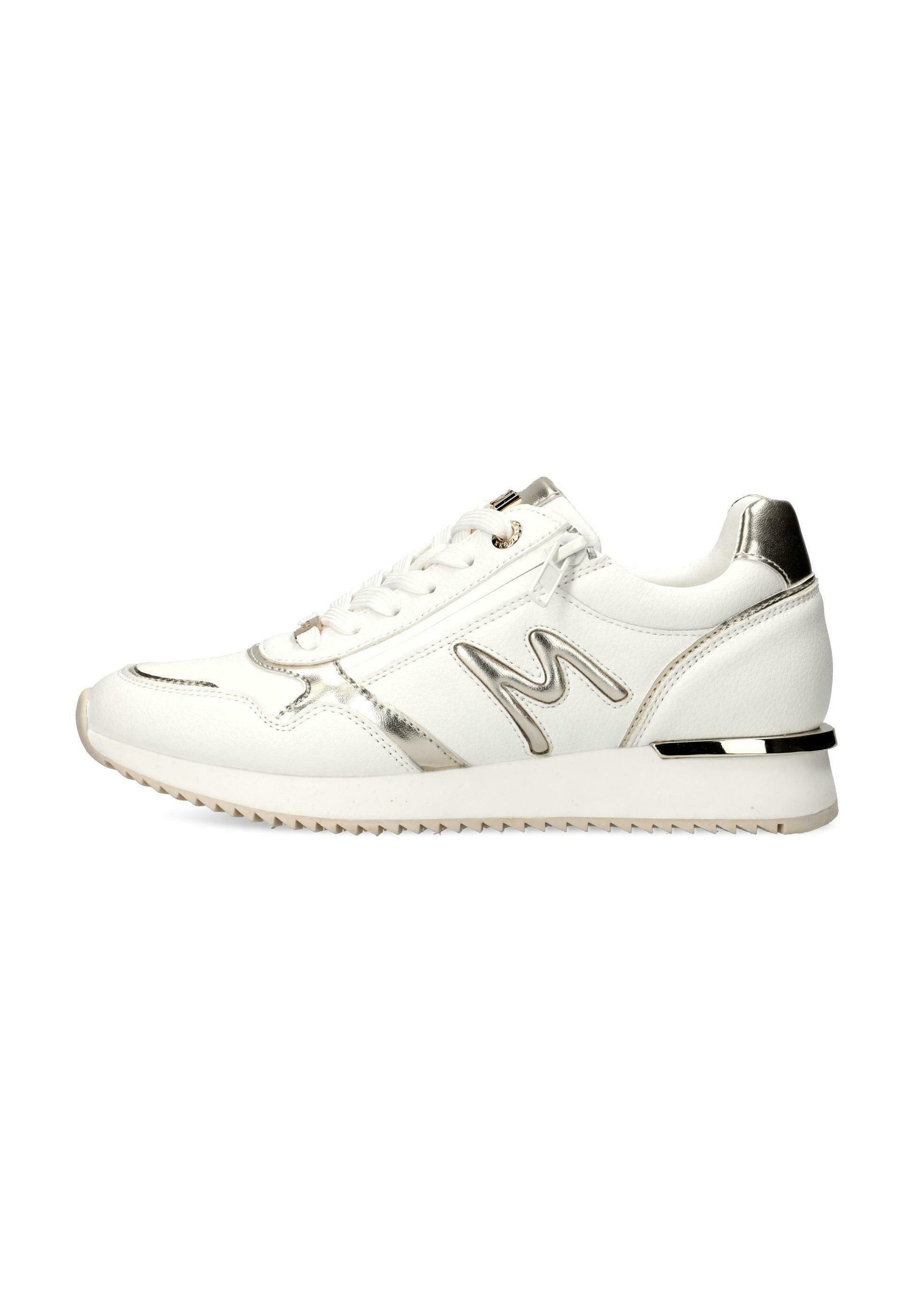 Weiße Sneaker mit metallisch silbernen Akzenten, glattem Ledertextur, Schnürdesign, kantiger Form und gerillter Sohle für Grip und Stil.