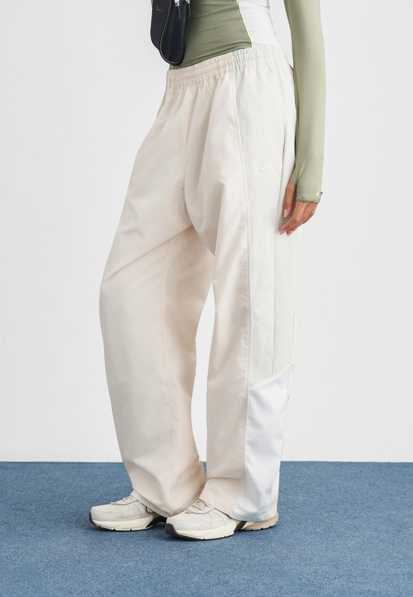 Nike Sportswear TRACK PANT - Tracksuit bottoms - chalk/light bone/white