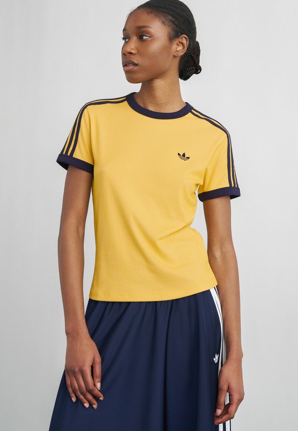 adidas Originals 3S CALI TEE - Print T-shirt - warm vanilla bold gold-coloured/night indigo