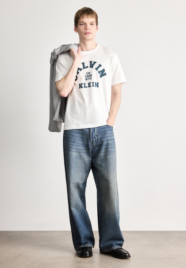 Calvin Klein Jeans COLLEGE GRAPHIC