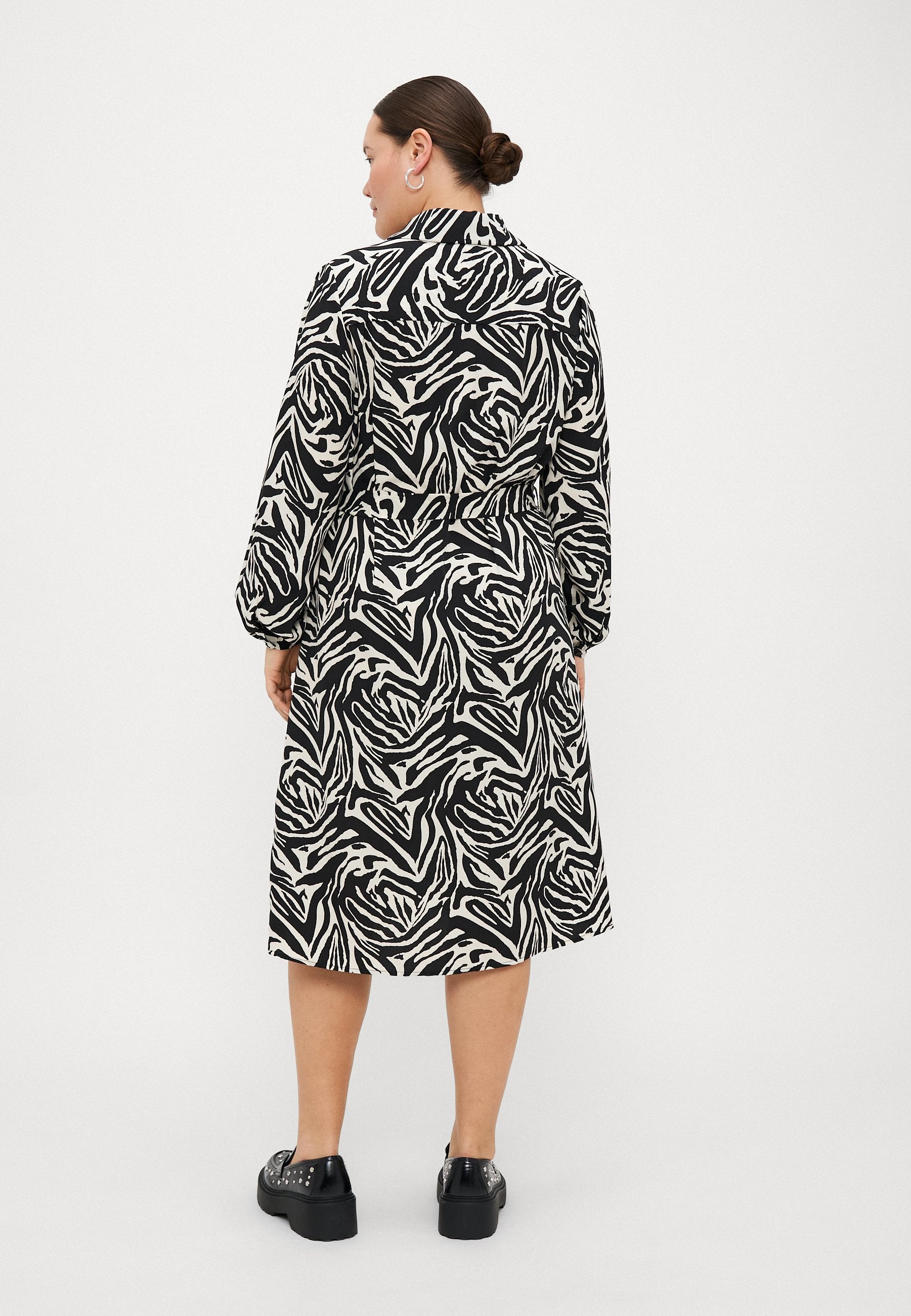 CARGRAPHIE SHIRT BELT DRESS  Media 4