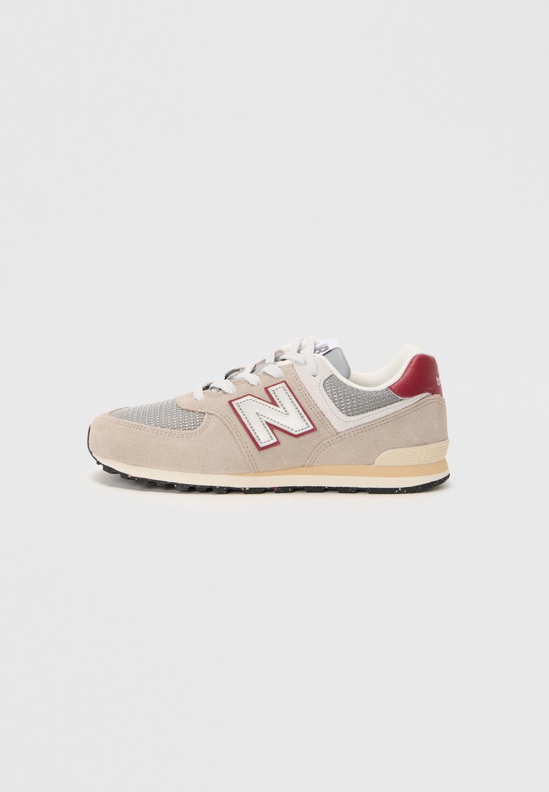 574 UNISEX Media 1