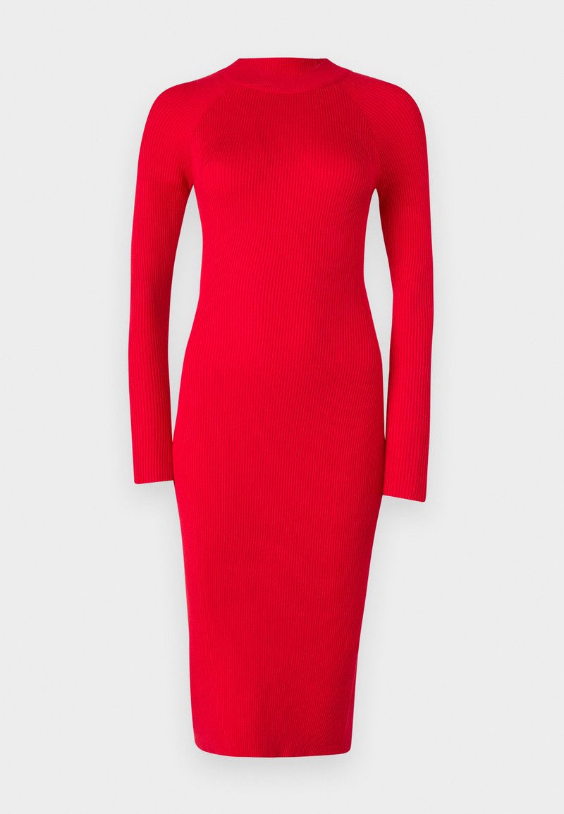 Rotes, geripptes, langärmliges Kleid mit Stehkragen, figurbetonter Silhouette und Midi-Länge; zeichnet sich durch Struktur und leichten Stretch aus.