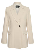 Beiger Blazer mit einem Ein-Knopf-Verschluss, Reverskragen und zwei vorderen Klappentaschen. Glattes Material mit einem strukturierten, maßgeschneiderten Design.