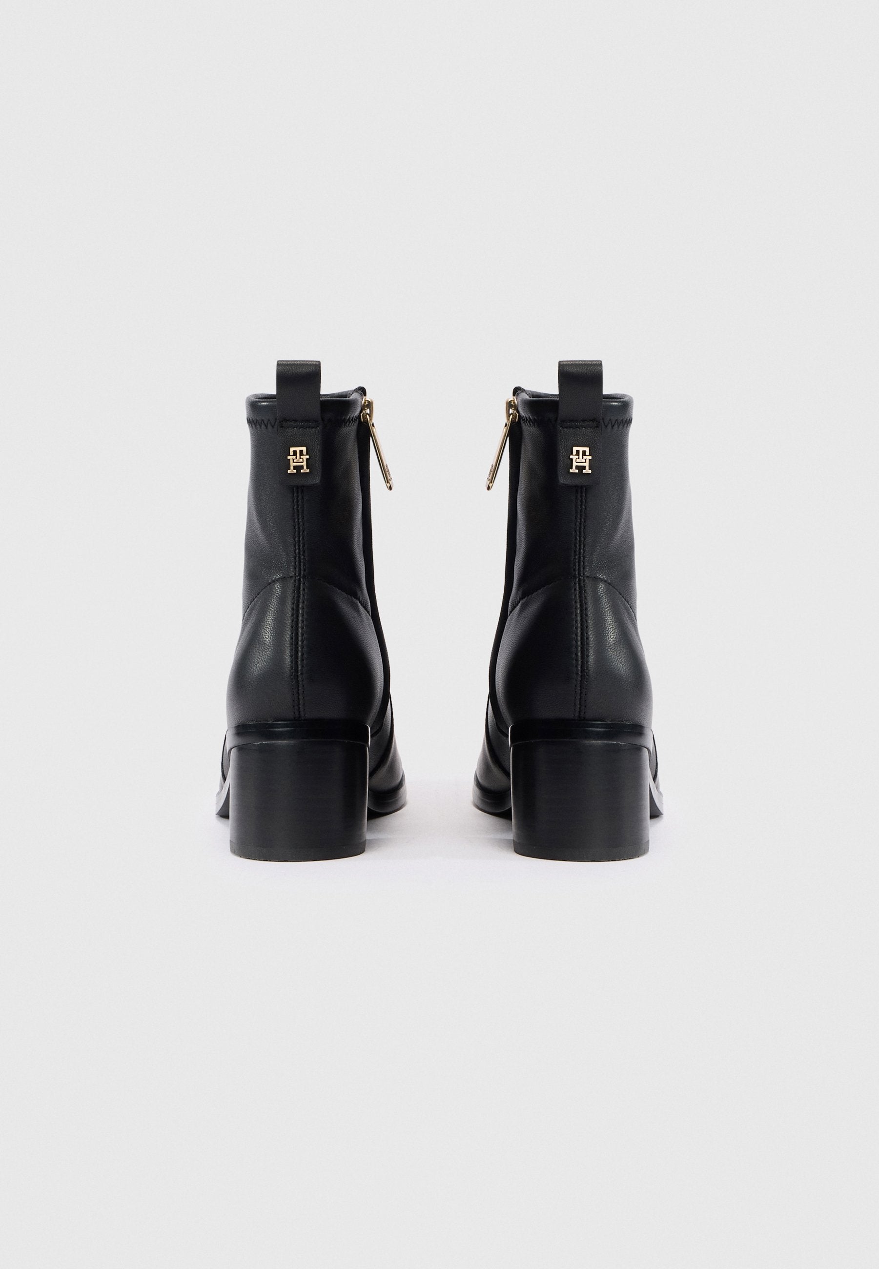 STRETCH BOOTIE Media 3