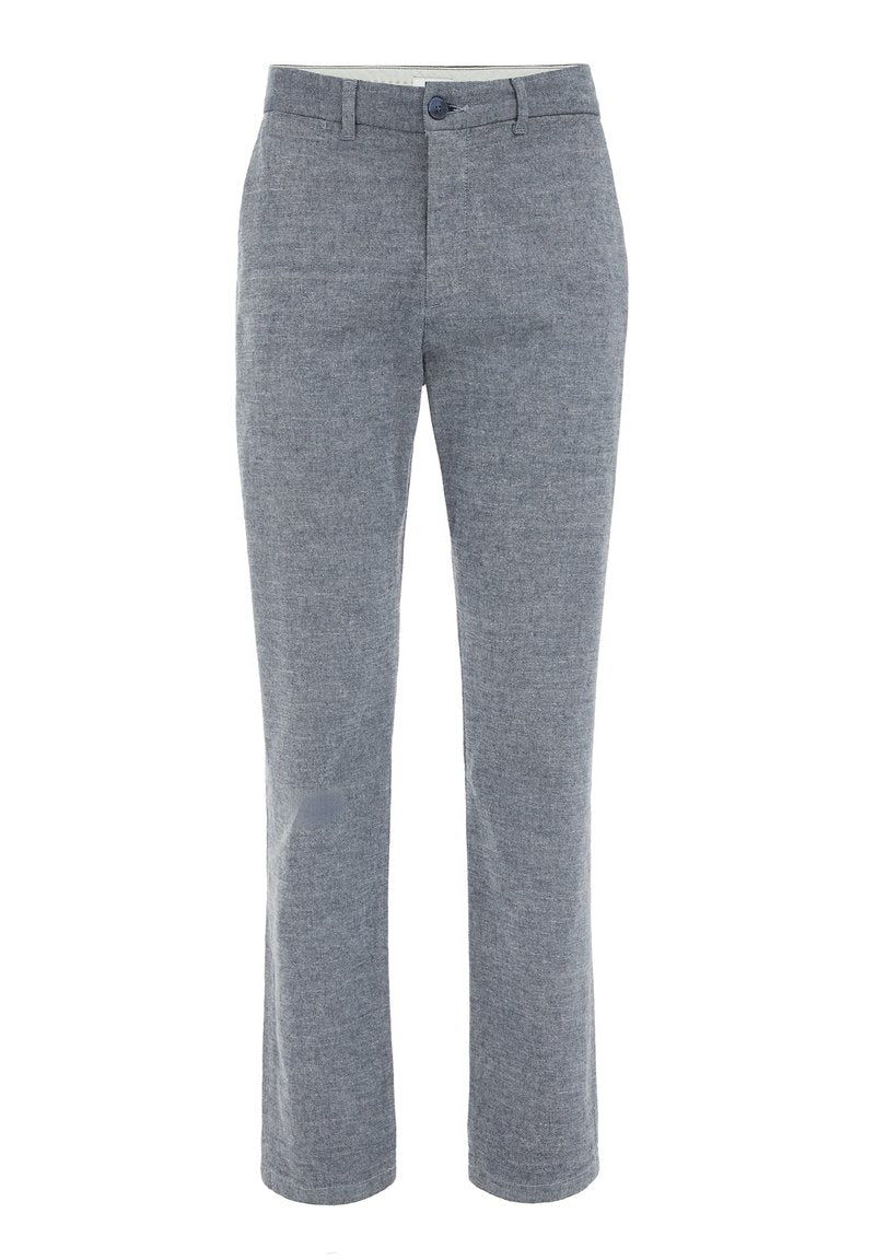 Graue Hose aus einem strukturierten Stoff. Verfügt über einen Knopfverschluss und einen geraden Beinansatz. Keine sichtbaren Taschen oder auffälligen Muster.