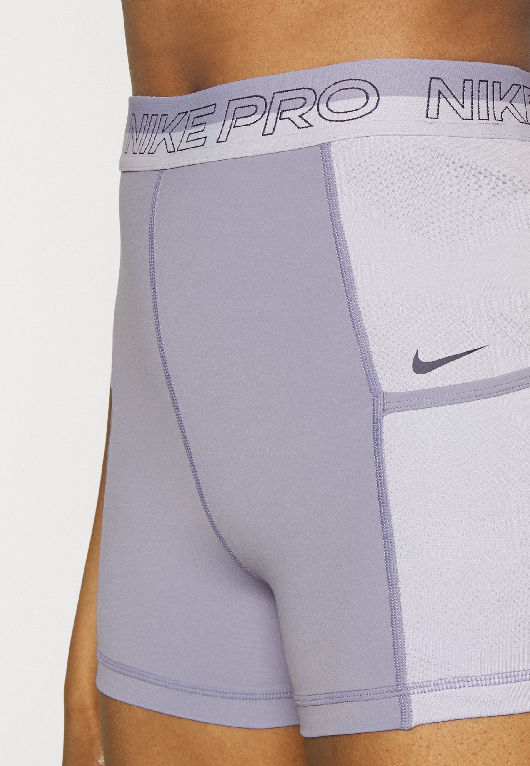 Nike Performance FEMME