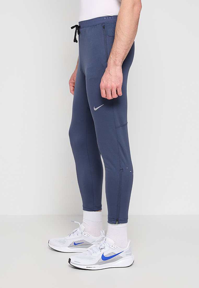 Nike Performance