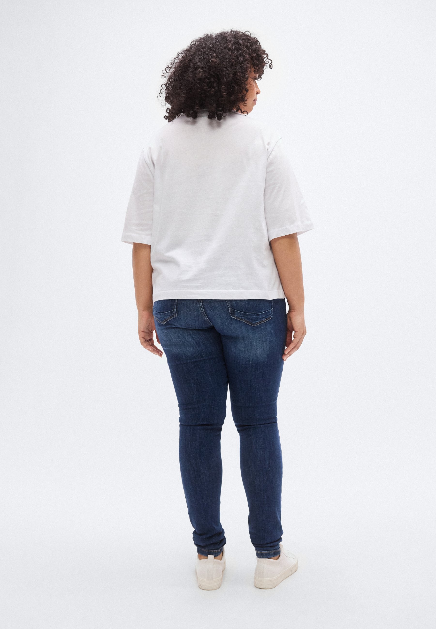 CURVE LOGO RELAXED JERSEY T-SHIRT Media 4
