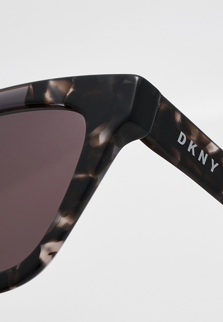 DKNY