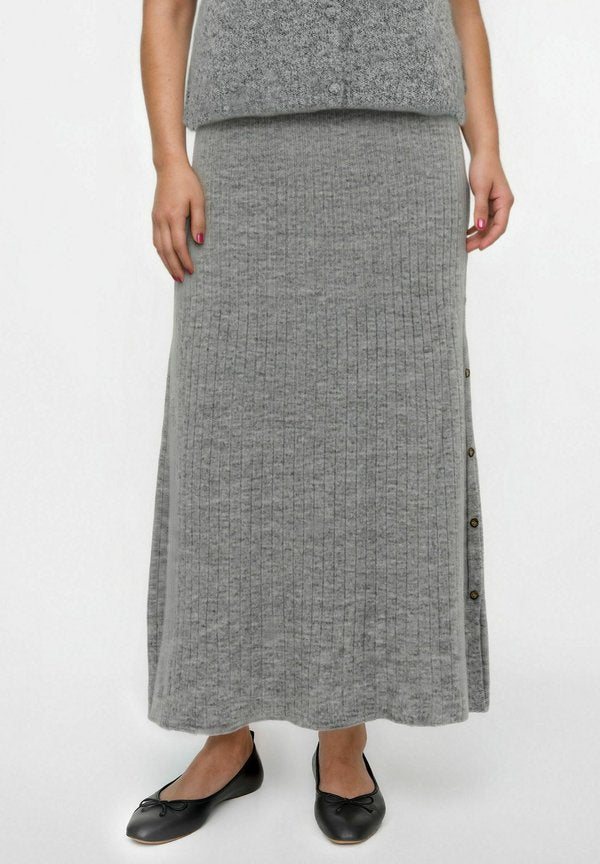 Vero Moda Curve Knitted VMCSALLY Midi - Maxi skirt - light grey melange