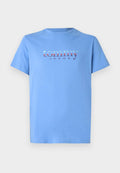 Blaues Baumwoll-T-Shirt mit kurzen Ärmeln. Besondere Merkmale sind "tommy" in bunten Buchstaben und "JEANS" darunter in einer dunkleren Farbe. Rundhalsausschnitt.