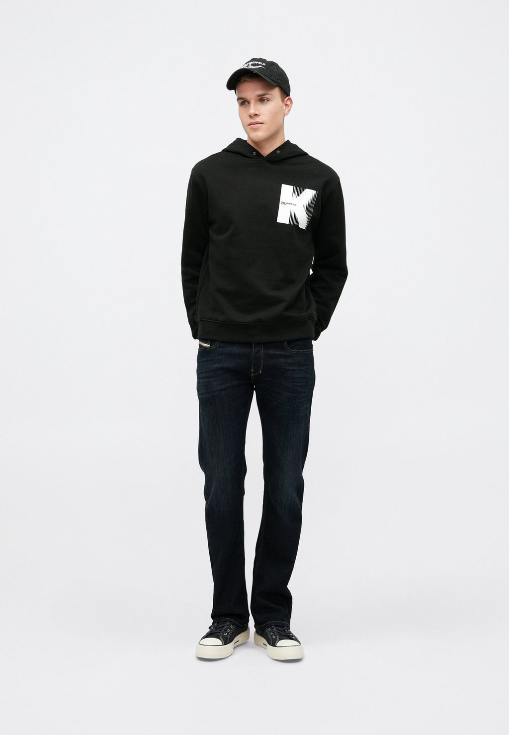 LOGO HOODIE Media 2