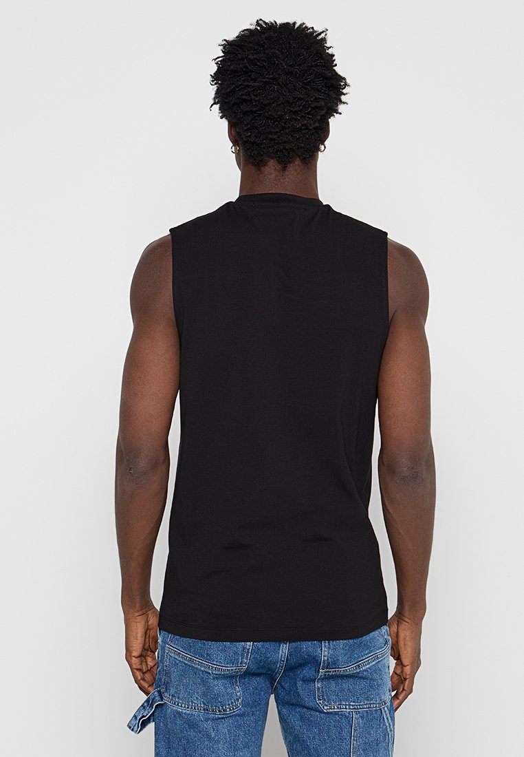 KARL LAGERFELD Top Media 3